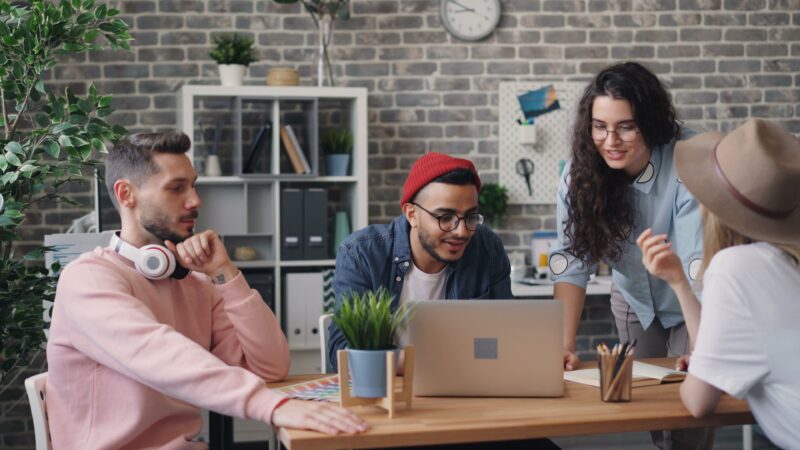 How to Succeed your E-Commerce Business in 20s and 30s