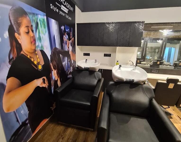 Lakme Academy - Best Makeup Academy in Kalyan